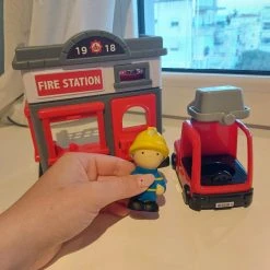 Vendora Πυροσβεστικό σταθμό + πυροσβεστικό όχημα + πυροσβέστης, παιχνίδι για 12+ μηνών -Vendora store 15b60a83ba4bce2e3076a761e539806dae76e05c xl