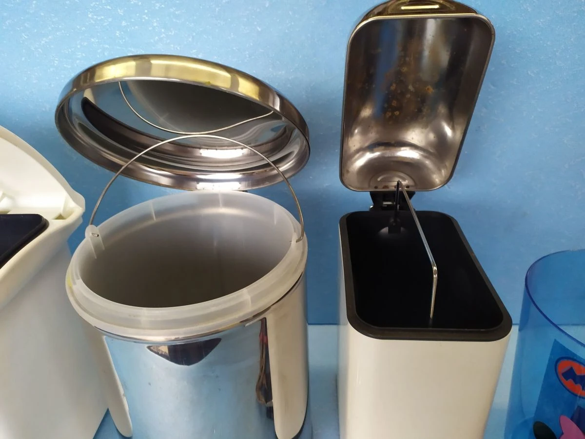 Vendora καδοι WC,πλαστικοι και ανοξειδωτοι,τεμαχια 6,ολοι μαζι στην τιμη των 20€ 11 Vendora καδοι WC,πλαστικοι και ανοξειδωτοι,τεμαχια 6,ολοι μαζι στην τιμη των 20€ - Image 9