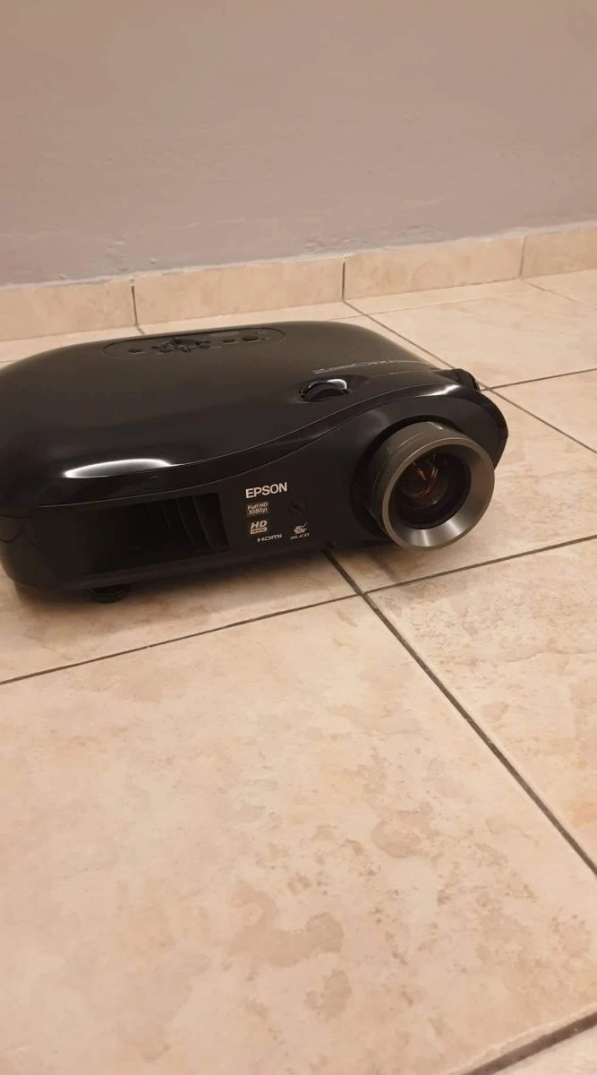 Vendora Epson EMP-TW 1000 Projector 5 Vendora Epson EMP-TW 1000 Projector - Image 3