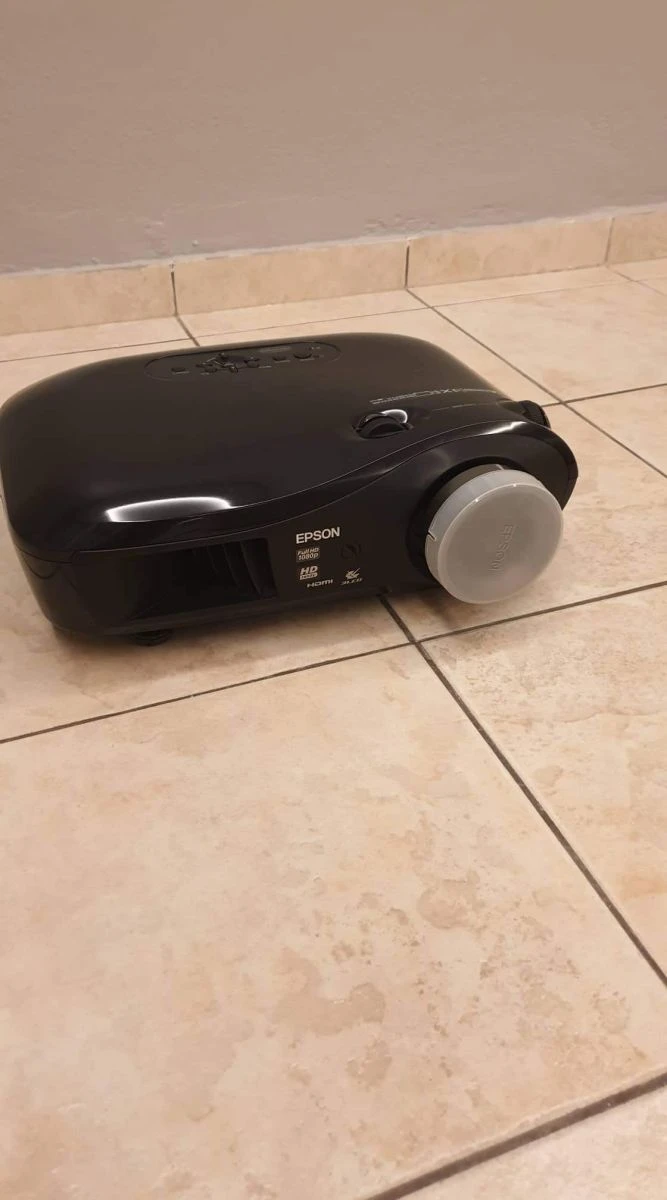 Vendora Epson EMP-TW 1000 Projector 4 Vendora Epson EMP-TW 1000 Projector - Image 2