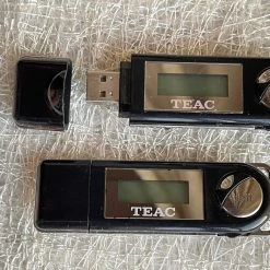 Vendora MP3 PLAYER "TEAC" ΜΕ ΨΗΦΙΑΚΟ ΚΑΝΤΡΑΝ ΚΑΙ ΑΡΙΣΤΗ ΑΠΟΔΟΣΗ ΗΧΟΥ. ΧΩΡΙΤΙΚΌΤΗΤΑ 2GB το καθένα. ΠΑΚΕΤΟ 15 ευρώ.