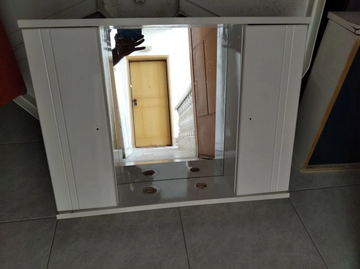 Vendora ΕΠΙΠΛΟ ΜΠΑΝΙΟΥ ΚΑΘΡΕΠΤΗΣ 6 Vendora ΕΠΙΠΛΟ ΜΠΑΝΙΟΥ ΚΑΘΡΕΠΤΗΣ - Image 4