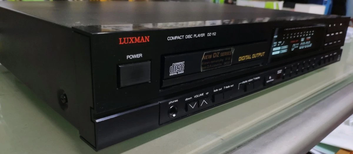 Vendora LUXMAN DZ-112 CD PLAYER 4 Vendora LUXMAN DZ-112 CD PLAYER - Image 2