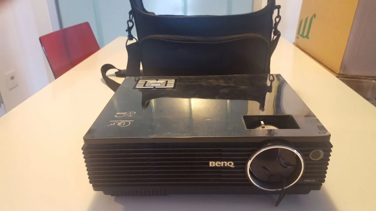Vendora Benq MP610 DLP Home Theater Projector 4 Vendora Benq MP610 DLP Home Theater Projector - Image 2