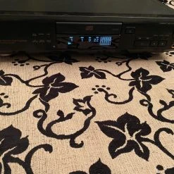 Vendora ΠΩΛΕΙΤΑΙ το CD Player Sony CDP-XE510