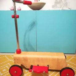 Vendora Ξύλινο ιδιαίτερο πατίνι/σκούτερ της Plan Toys