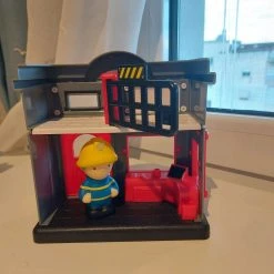 Vendora Πυροσβεστικό σταθμό + πυροσβεστικό όχημα + πυροσβέστης, παιχνίδι για 12+ μηνών -Vendora store 8d68c84d169aff6dbb03ac29836e37671a35fa74 xl