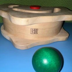 Vendora Βρεφικό παιχνίδι. Plan Toys. Θαυματουργός πάγκος σε σχήμα μισοφέγγαρου με 5 χρωματιστές μπάλες -Vendora store 94a74acf0159aa3566d08cab83255a4436000d3b xl