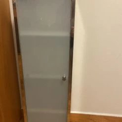 Vendora Ντουλάπι τοίχου από ανοξειδωτο μέταλλο με γυάλινη πορτα από το κατάστημα Veneti καλής ποιοτητος 75χ25χ10