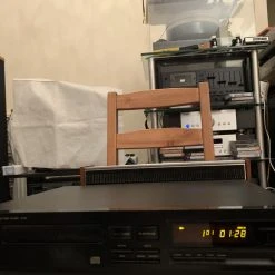 Vendora Πωλείται το Hi-end CD Player LUXMAN D-321