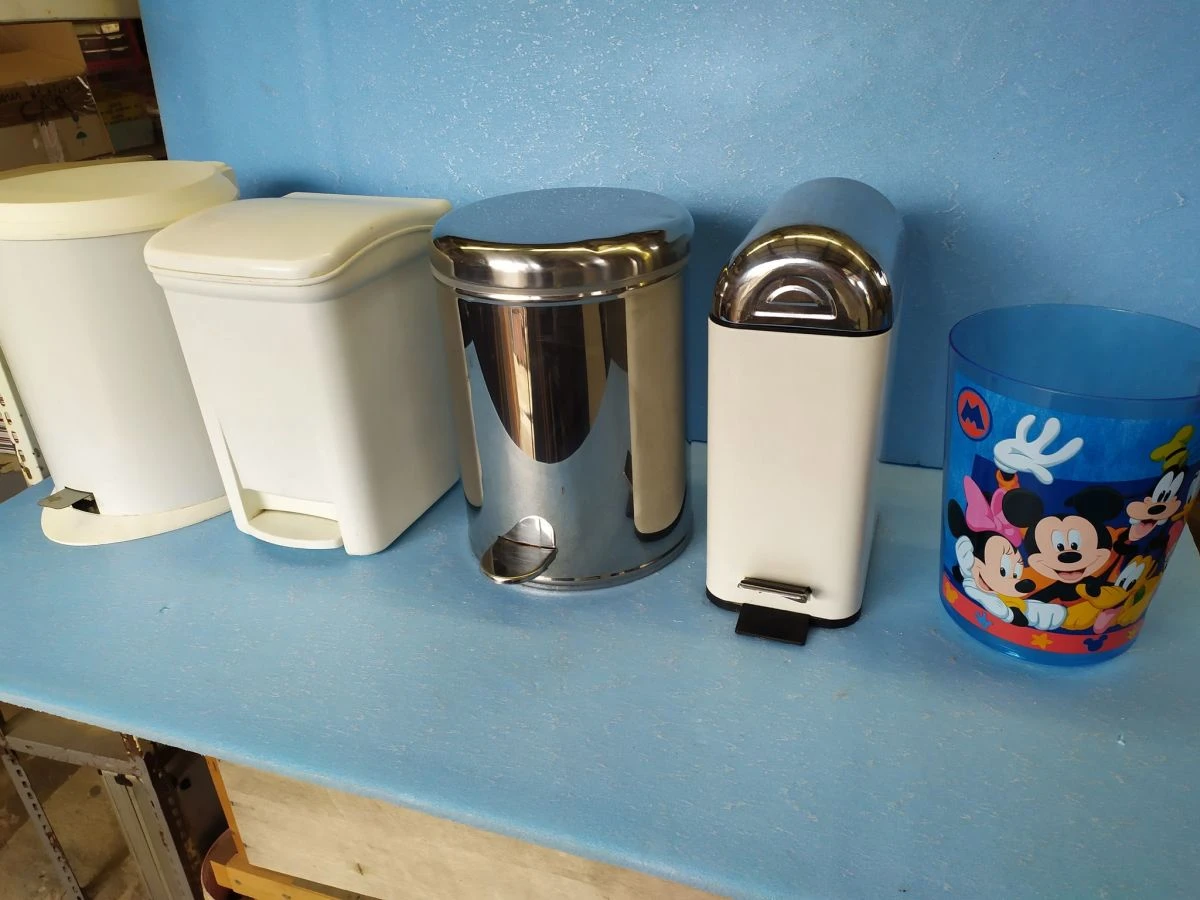 Vendora καδοι WC,πλαστικοι και ανοξειδωτοι,τεμαχια 6,ολοι μαζι στην τιμη των 20€ 4 Vendora καδοι WC,πλαστικοι και ανοξειδωτοι,τεμαχια 6,ολοι μαζι στην τιμη των 20€ - Image 2