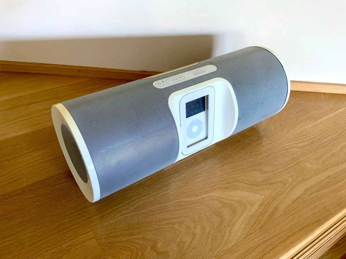 Vendora Altec Lancing In-Motion IM7 Portable Audio System For IPod + Apple IPod 3 Vendora Altec Lancing In-Motion IM7 Portable Audio System For IPod + Apple IPod