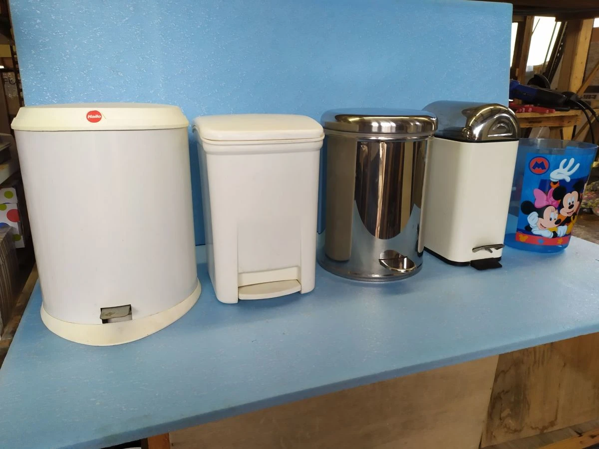 Vendora καδοι WC,πλαστικοι και ανοξειδωτοι,τεμαχια 6,ολοι μαζι στην τιμη των 20€ 3 Vendora καδοι WC,πλαστικοι και ανοξειδωτοι,τεμαχια 6,ολοι μαζι στην τιμη των 20€