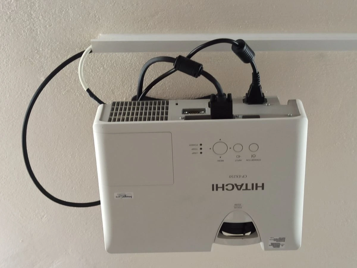 Vendora Πωλούνται 3 Διαδραστικοί Πίνακες SMART Board μαζί με τους Προτζέκτορες HITACHI CP-EX250 5 Vendora Πωλούνται 3 Διαδραστικοί Πίνακες SMART Board μαζί με τους Προτζέκτορες HITACHI CP-EX250 - Image 3