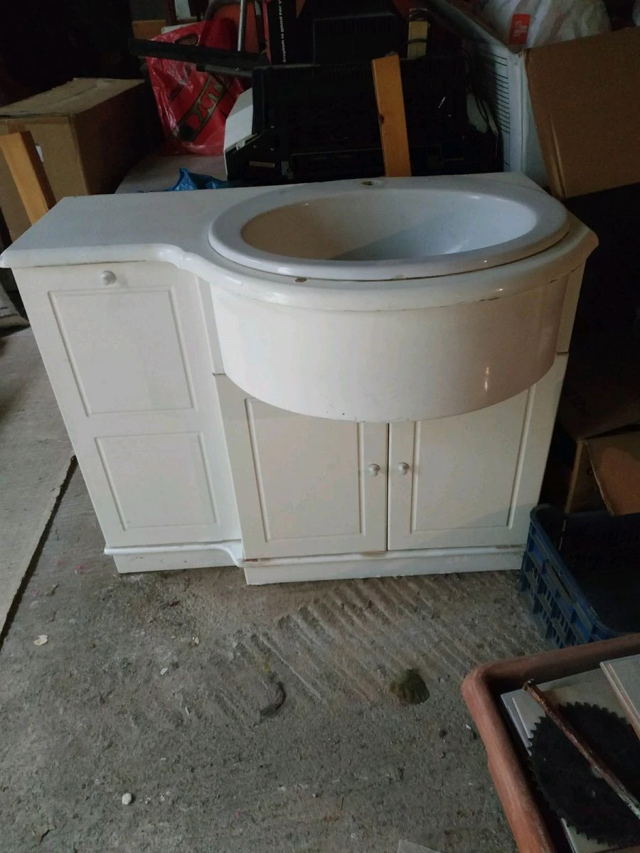 Vendora έπιπλο μπάνιου με νιπτήρα,απλυτα 3 Vendora έπιπλο μπάνιου με νιπτήρα,απλυτα